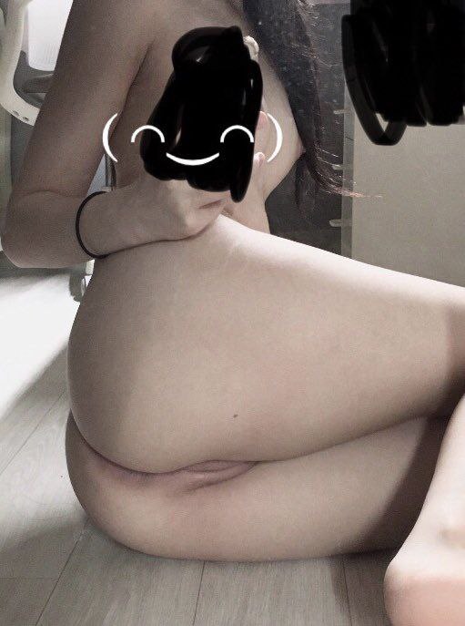 Cô gái Đài Loan với vòng eo con ong, ngực khủng và chân dài chụp ảnh tự sướng sex hàng ngày với bạn trai ~ Mặc trang phục hầu gái để bú cu lớn, họng rồng độc sâu, đâm mạnh, phun trào miệng và nuốt tinh... [Phần 1]